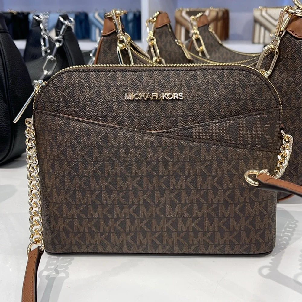 MICHAEL KORS
Jet Set Travel Medium Logo Dome Crossbody Bag
NWT - Picture 9 of 16